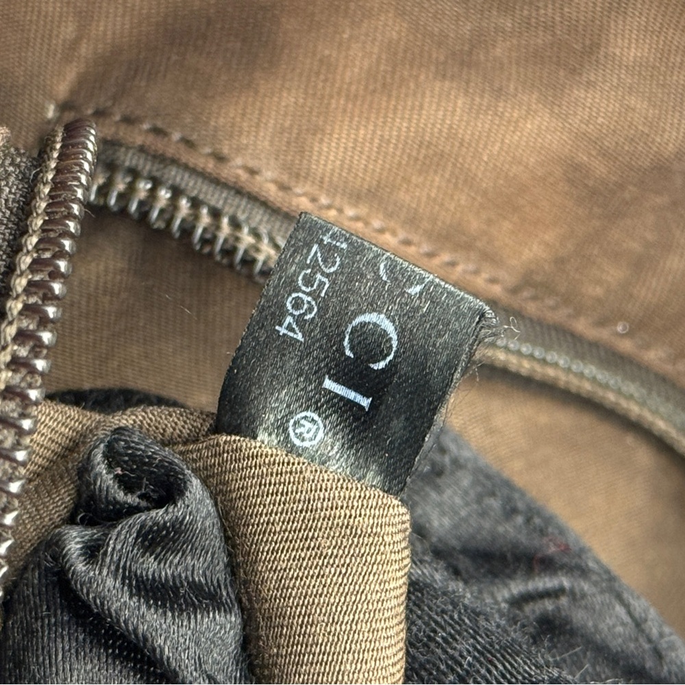 Gucci Beige Monogram Bag with Red and Green Strap - Picture 14 of 16